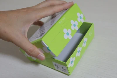 片方が蓋になるように折る（▶次へ）