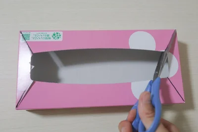 上部4カ所に切りこみを入れる（▶次へ）