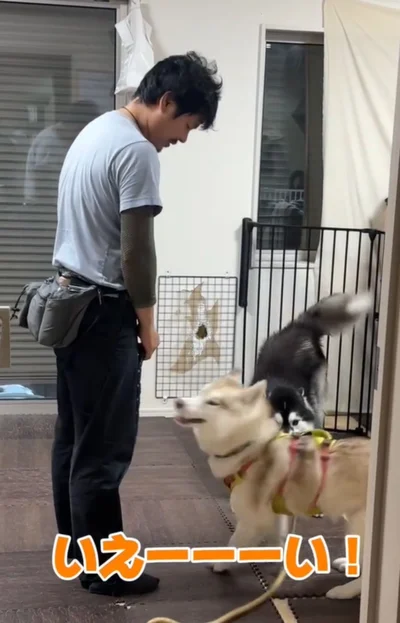 妹分「モニカちゃん」はノリノリ▶お兄ちゃんは…（⇒次へ）