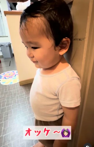 笑顔を見せる、かなめちゃん▶その場を離れ…（⇒次へ）