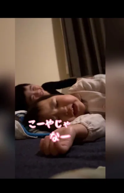 手でお兄ちゃんをはらう▶しばらくすると…（⇒次へ）