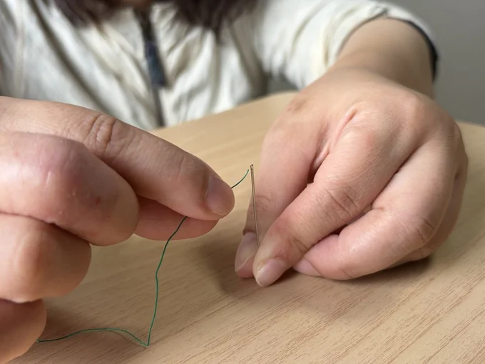 針穴になかなか糸が通らないときは…(▶次へ)
