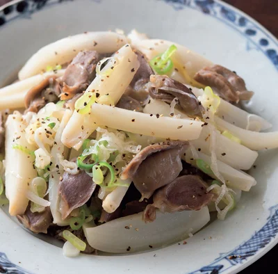 シャキシャキのれんこんに砂肝のコク、ねぎ塩のうまみの三つ揃い