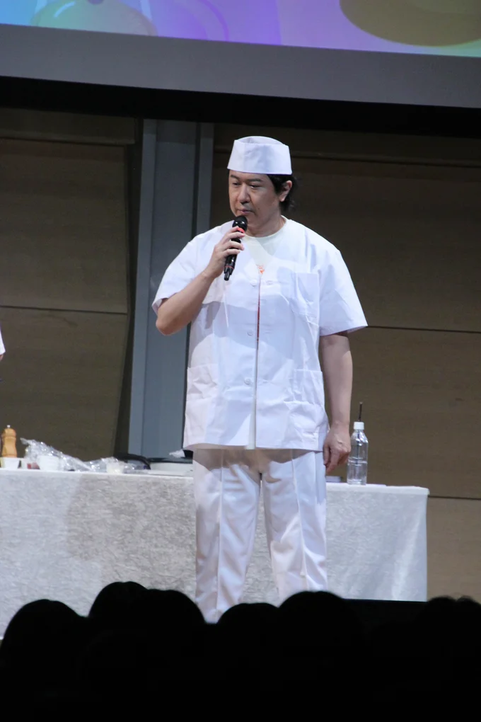 山下さんの誕生日を祝福する杉田さん