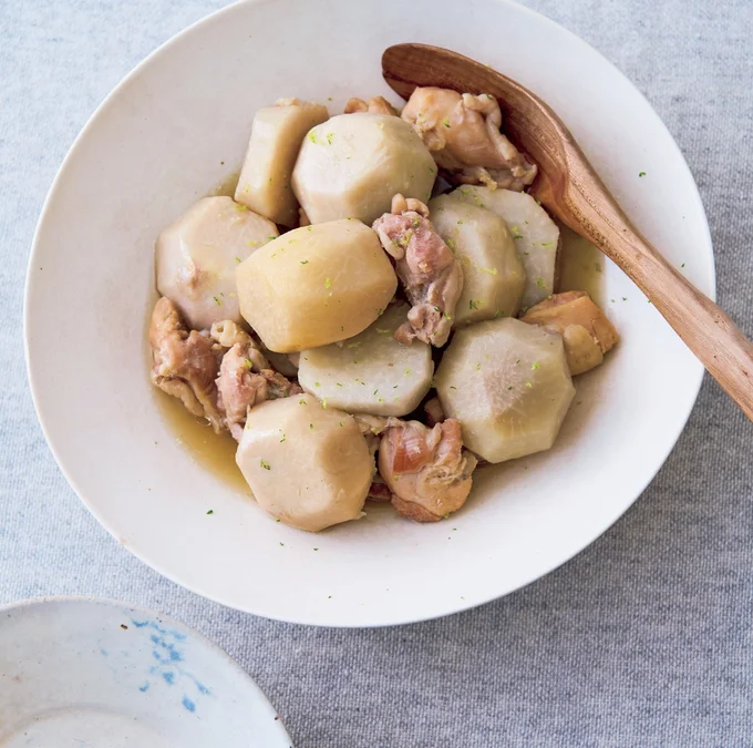 煮汁を飲み干したくなる澄んだ味わいが新感覚!「里いもととり肉の白い煮もの」