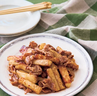 山椒とみその香りがたまらない！シャキッと香ばしい「長いもと豚肉のピリ辛炒め」