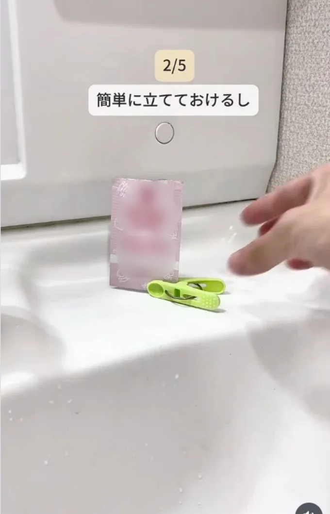 挟めば立てて置ける▶歯ブラシも…(⇒次へ)