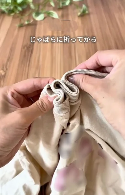 首元部分を蛇腹状に折る▶氷水を用意して…（⇒次へ）