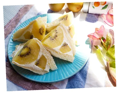 黄色が眩しい「ゴールドキウイサンド」