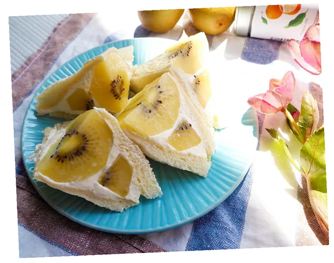 黄色が眩しい「ゴールドキウイサンド」