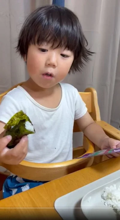 お寿司！▶じっと見つめて…（⇒次へ）