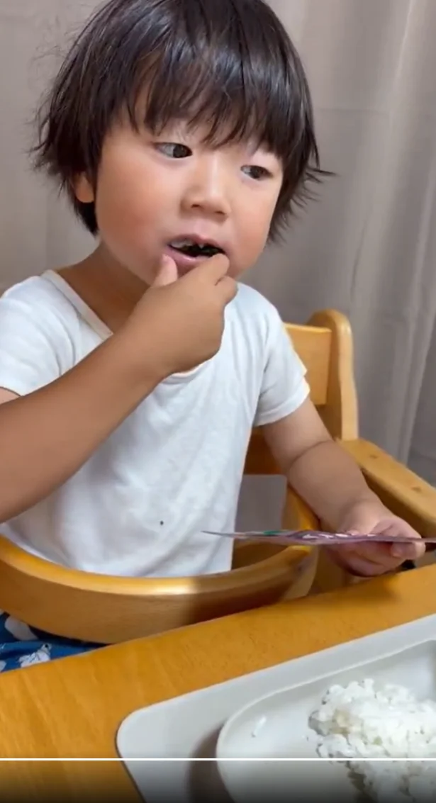 いい食べっぷり!▶何を考えているのかな?(⇒次へ)