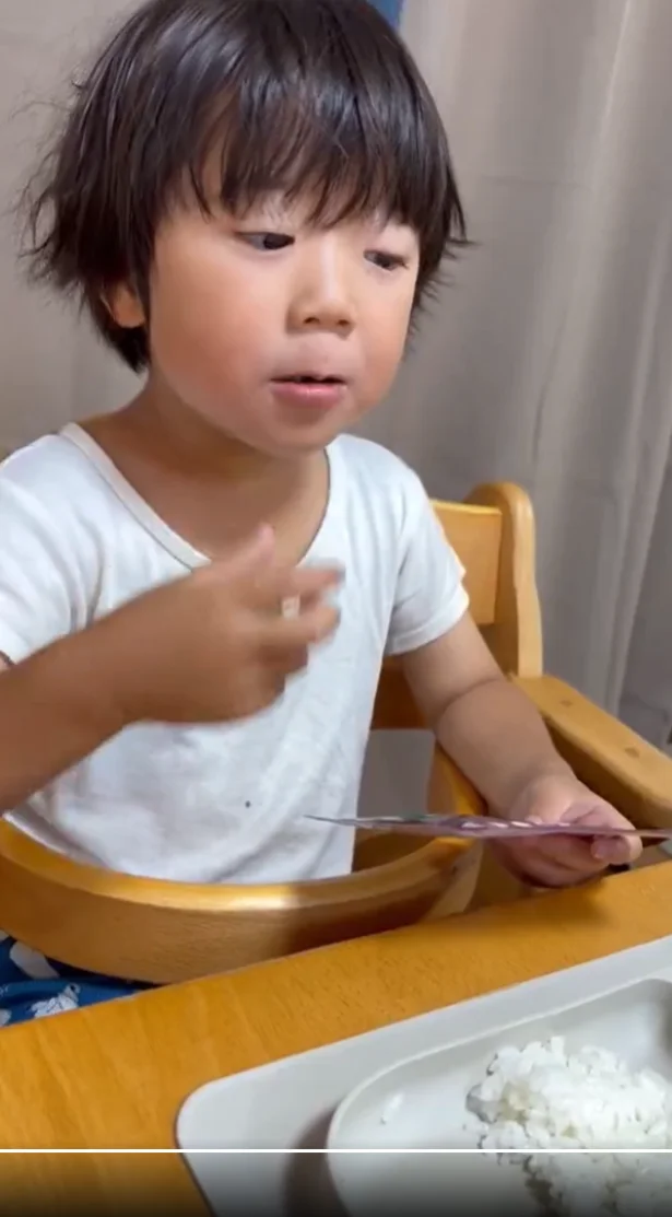 もぐもぐしながら次は…▶……あれ?(⇒次へ)