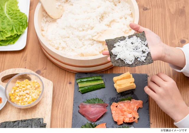 「えっ、どこから出した！？」寿司を食べた息子、次の瞬間に見せた”まさかのマジック”が話題