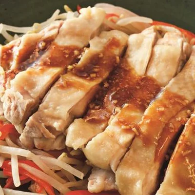 コクうまだれがたっぷり野菜に広がる！レンチンで作る「とり肉の中華蒸し」
