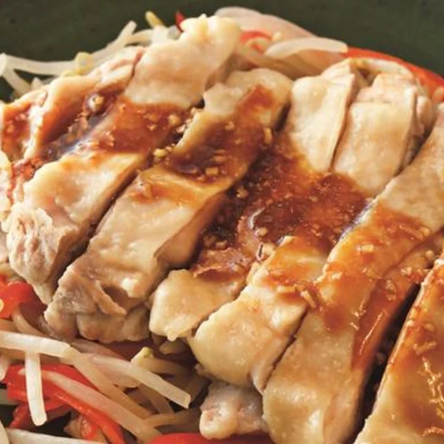 コクうまだれがたっぷり野菜に広がる！レンチンで作る「とり肉の中華蒸し」