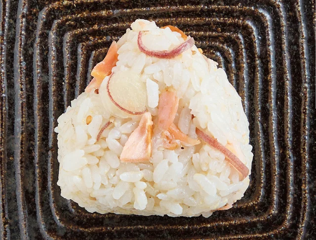 旬の秋鮭×みょうがが美味！ 秋に食べたい「薬膳おにぎり」