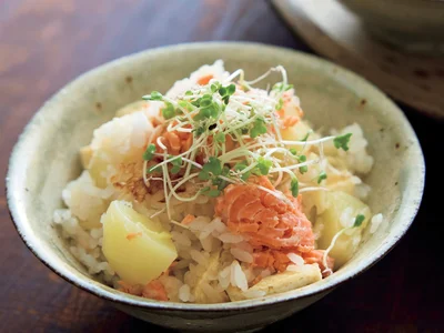 「鮭とじゃがいもの炊き込みご飯」