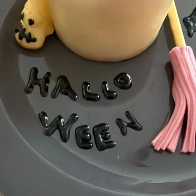お皿にチョコペンで書くだけ！▶可愛いイラストも