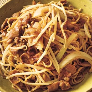 もやしでボリュームアップ！スパイシーな香りがたまらない「カレー風味焼きそば」