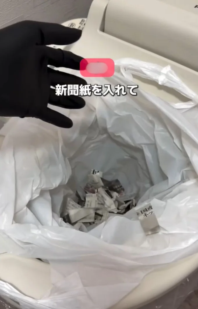 細かくした新聞紙を入れる▶使用後は…(⇒次へ)