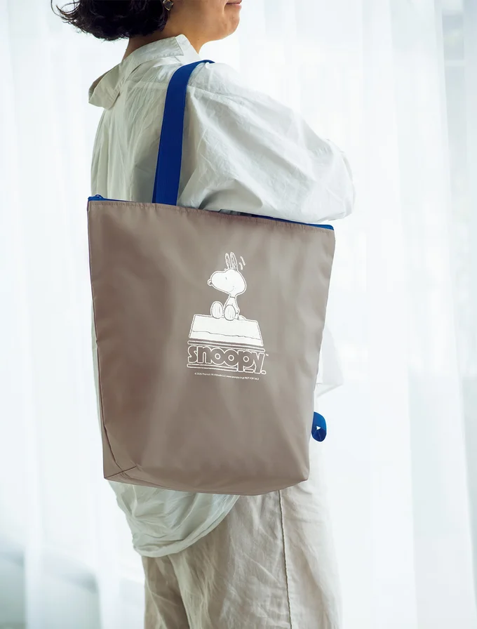 持ち手が長く、ファスナーつきなので荷物を運びやすい!