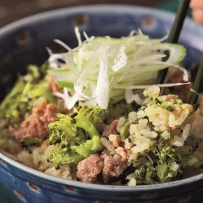 「まるごとブロッコリーの肉みそ炊き込みご飯」