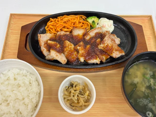 「甘辛だれしみしみ！」「極上柔らか！！」ほっともっと「牛すき焼き」とやよい軒「国産ポークカットステーキ」を食べてみた