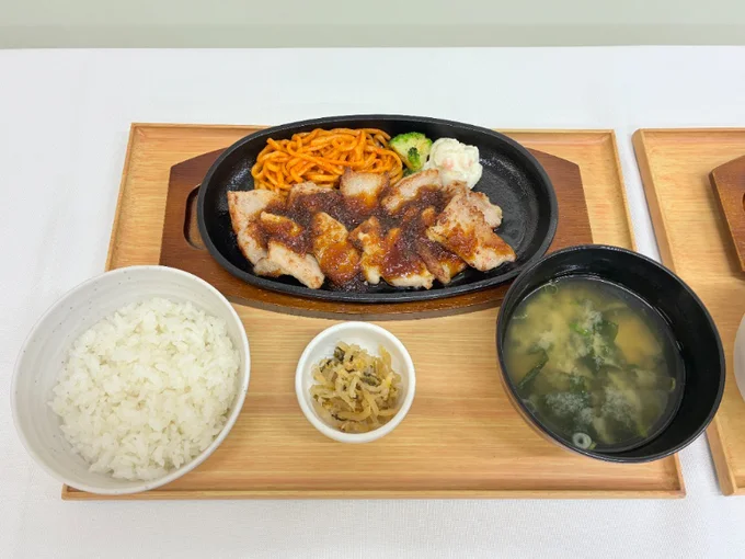 コクのあるソースがよく絡み、ごはんとの相性も抜群「国産ポークカットステーキ定食(和風ソース)」