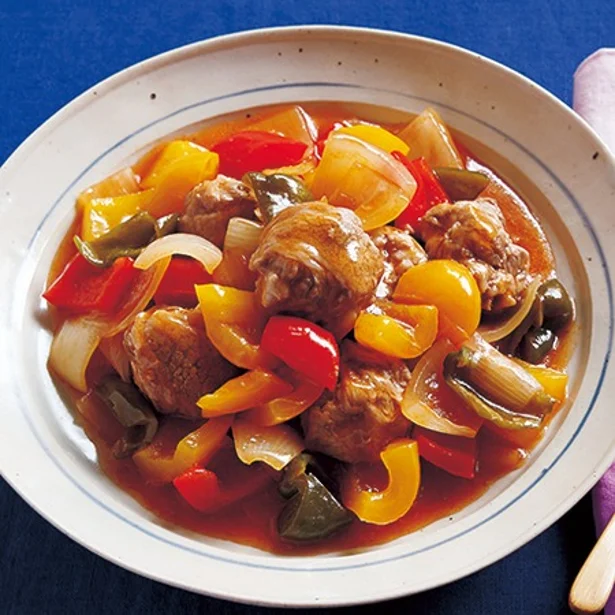 肉の脂で油いらず！ レンジひとつで作れる中華の定番「豚こまレンジ酢豚」