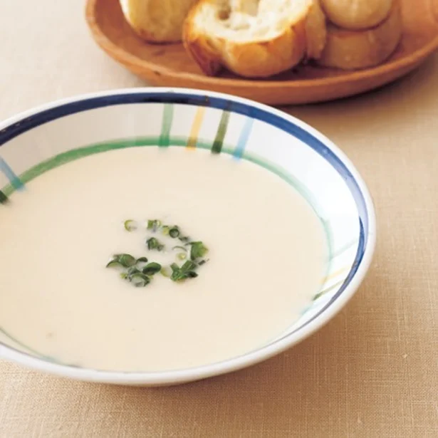 「新玉ねぎと新じゃがいもの豆乳味噌ポタージュ」