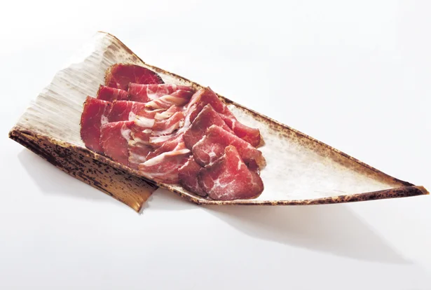 熟成牛の持ち味を 存分に楽しむ3種盛り。100g 2,500円