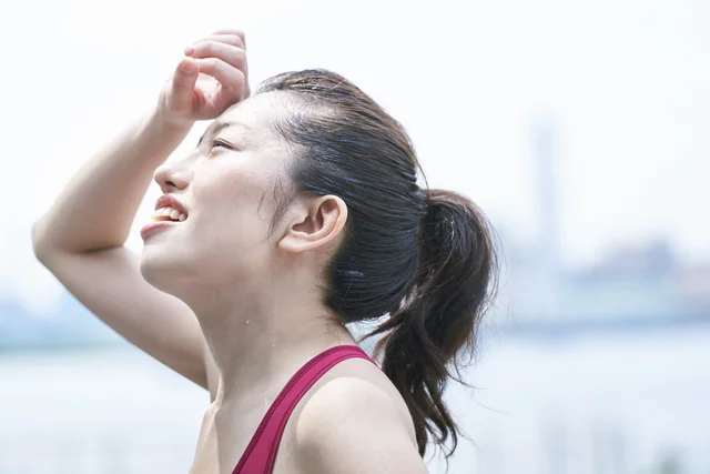スポーツ女子の救世主!? 走っても、汗をかいてもキレイが続くメイクアイテム登場