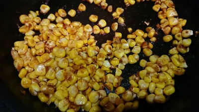 「バターしょうゆ炒めのトウモロコシ」は、つまみ食い欲求を抑えられない