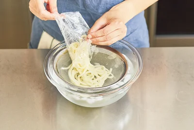 レンジ解凍したうどんは氷水でしめましょう