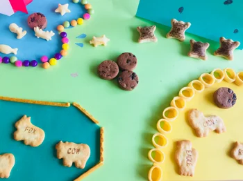 雨の日も暑い日も楽しい！市販のお菓子を並べて動物園ごっこ