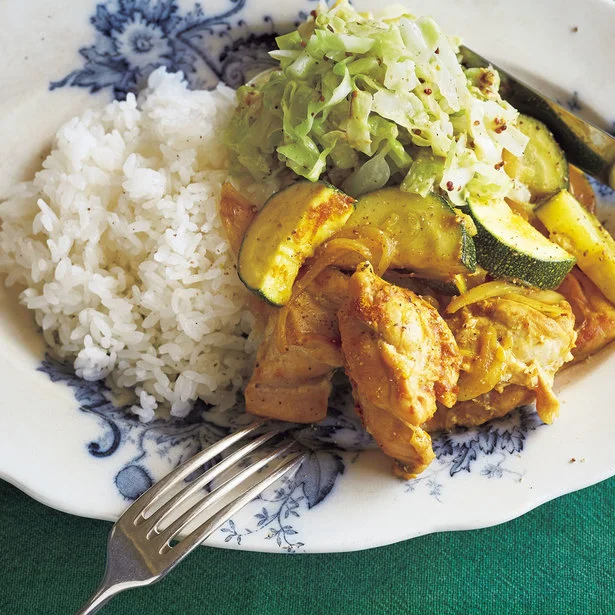 酷暑の味方! 主菜と副菜が一気に作れる「カレー炒めプレート」