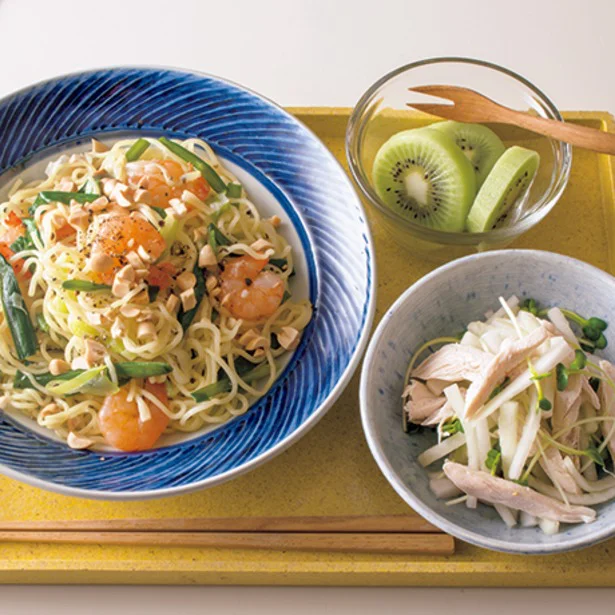 電子レンジで簡単調理♪ 10分で2品作れる「焼きそば献立」