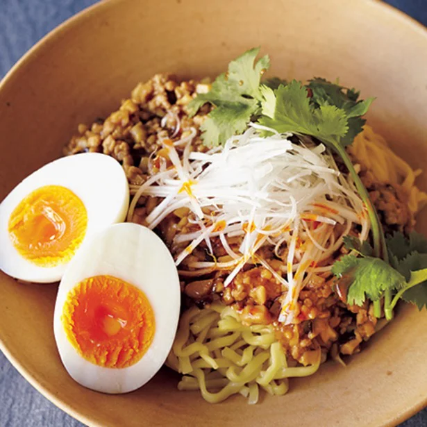 「汁なし担担麺（たんたんめん）」