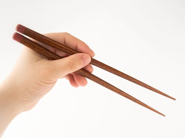 右利き・左利き・両利き… “利き手”が決まるのはいつ頃？