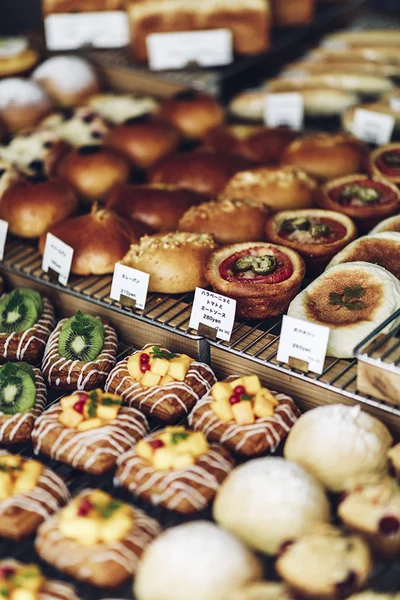  【画像を見る】全国からお客さんが訪れる人気ベーカリーカフェのパンたち