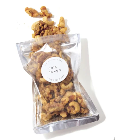 nuts tokyoの「カリーココナッツフレーバーナッツ」。100g ￥1,296（税込み）