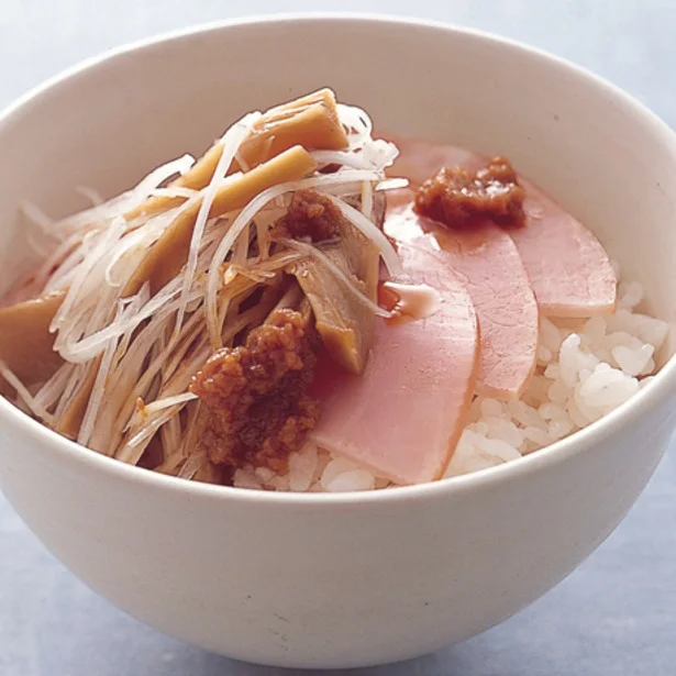 「ピリ辛ハム丼」