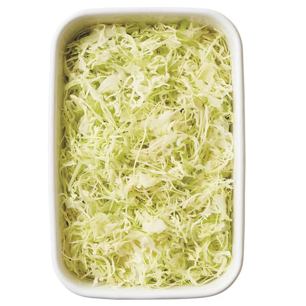 塩もみして、みずみずしさをキープ
