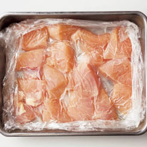 【写真を見る】1枚分ずつ重ならないよう並べて冷凍すると、調理する際に使いやすい