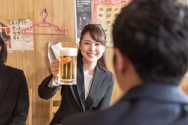 【写真】男性は女性の飲み会参加に好意的