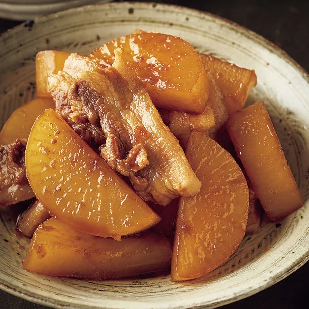 短時間でも味がしみしみ～！ とろけるおいしさ「大根と豚バラ肉のこっくり煮」