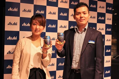 アサヒビール株式会社マーケティング第一部の山田秀樹さんと進藤諭香さん