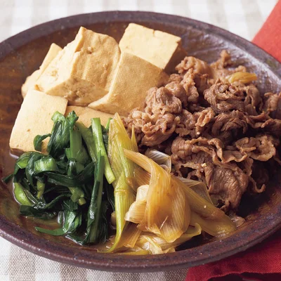 ご飯との相性が抜群な「にらたっぷり肉豆腐」