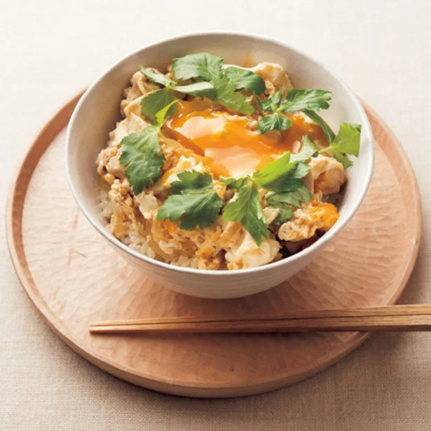 目指せとろとろの半熟！ 最後に卵黄を落とす絶品親子丼